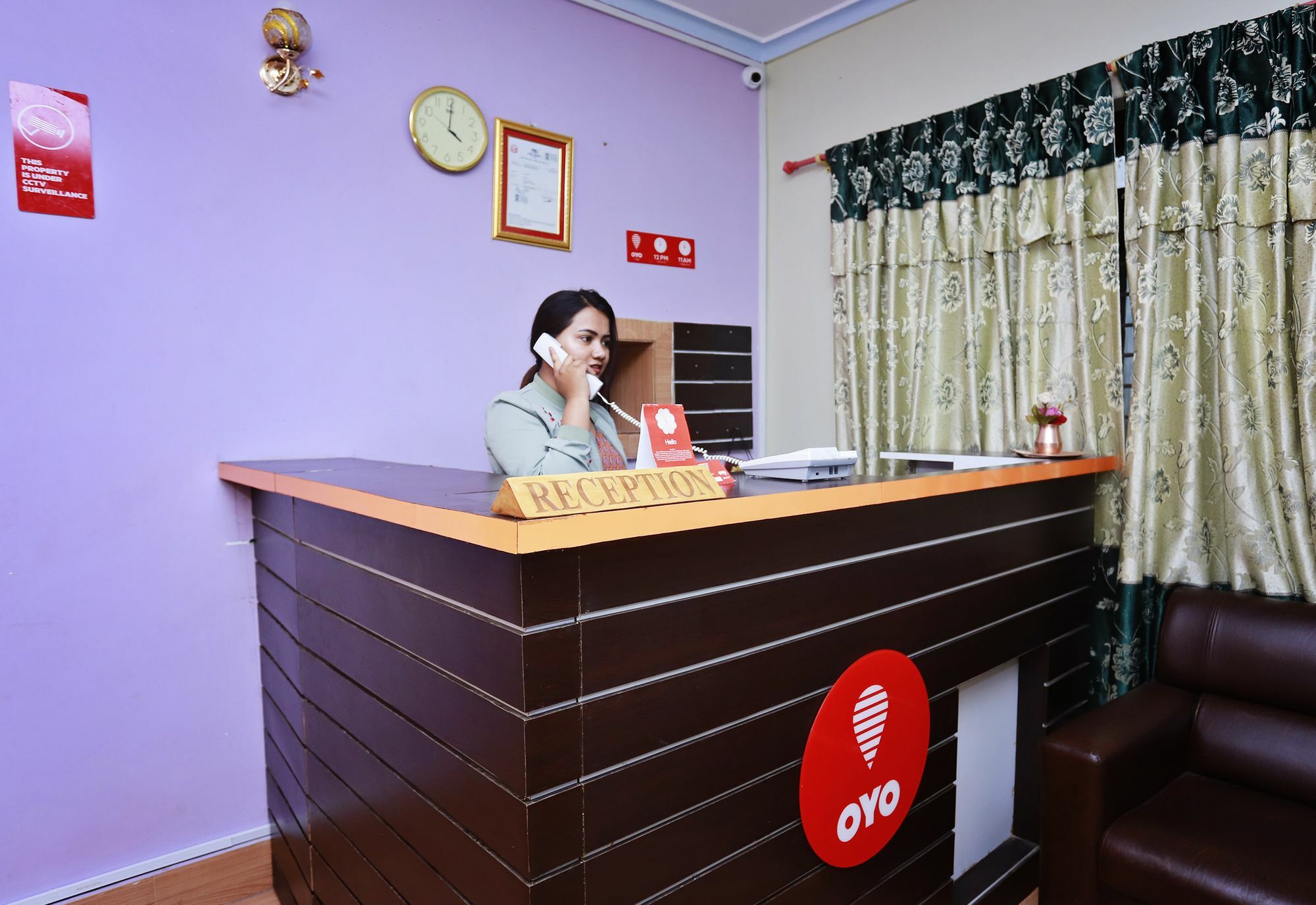 Oyo 575 Api Suites Pokhara Eksteriør bilde
