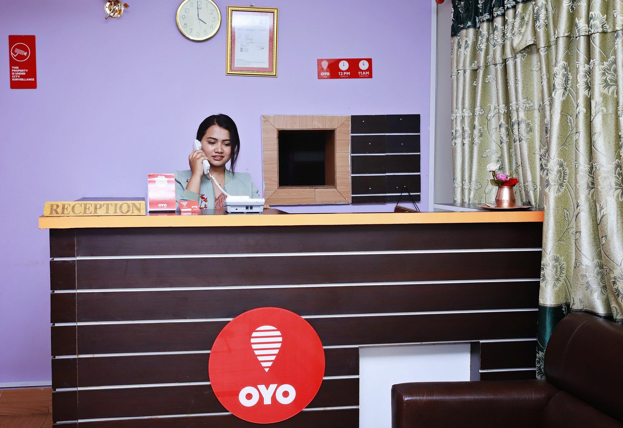 Oyo 575 Api Suites Pokhara Eksteriør bilde