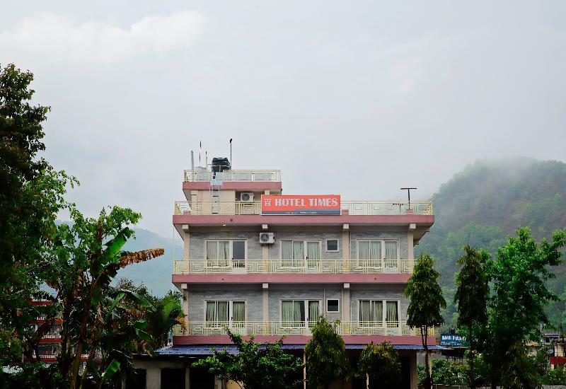Oyo 575 Api Suites Pokhara Eksteriør bilde