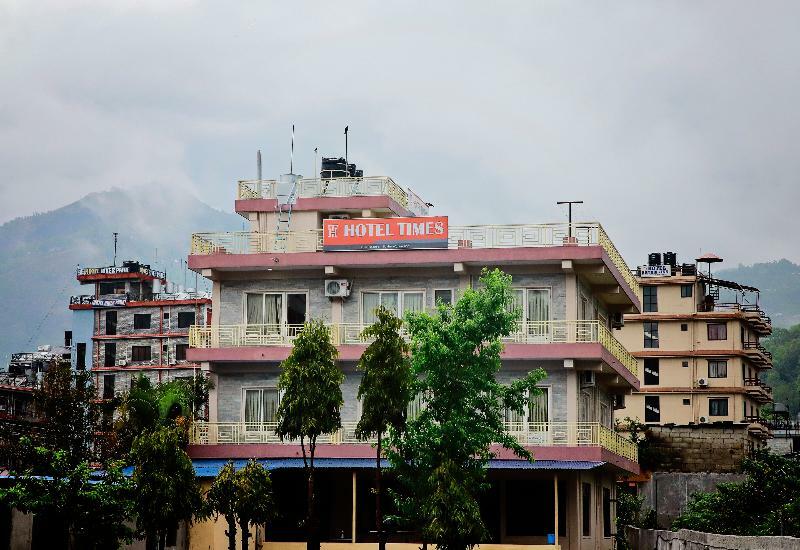 Oyo 575 Api Suites Pokhara Eksteriør bilde