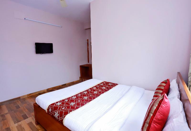 Oyo 575 Api Suites Pokhara Eksteriør bilde