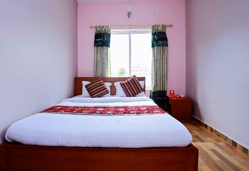 Oyo 575 Api Suites Pokhara Eksteriør bilde