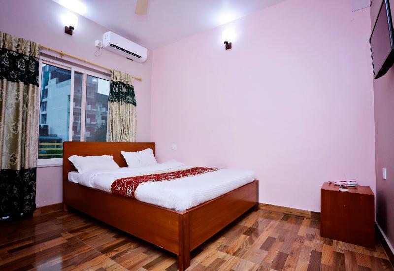 Oyo 575 Api Suites Pokhara Eksteriør bilde