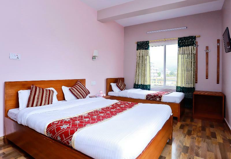Oyo 575 Api Suites Pokhara Eksteriør bilde