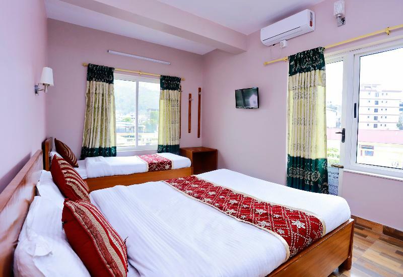 Oyo 575 Api Suites Pokhara Eksteriør bilde