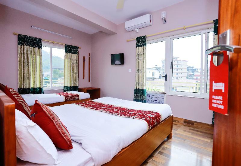 Oyo 575 Api Suites Pokhara Eksteriør bilde