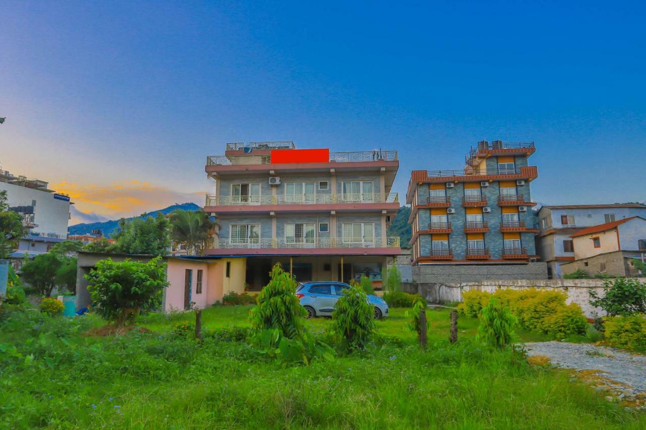 Oyo 575 Api Suites Pokhara Eksteriør bilde