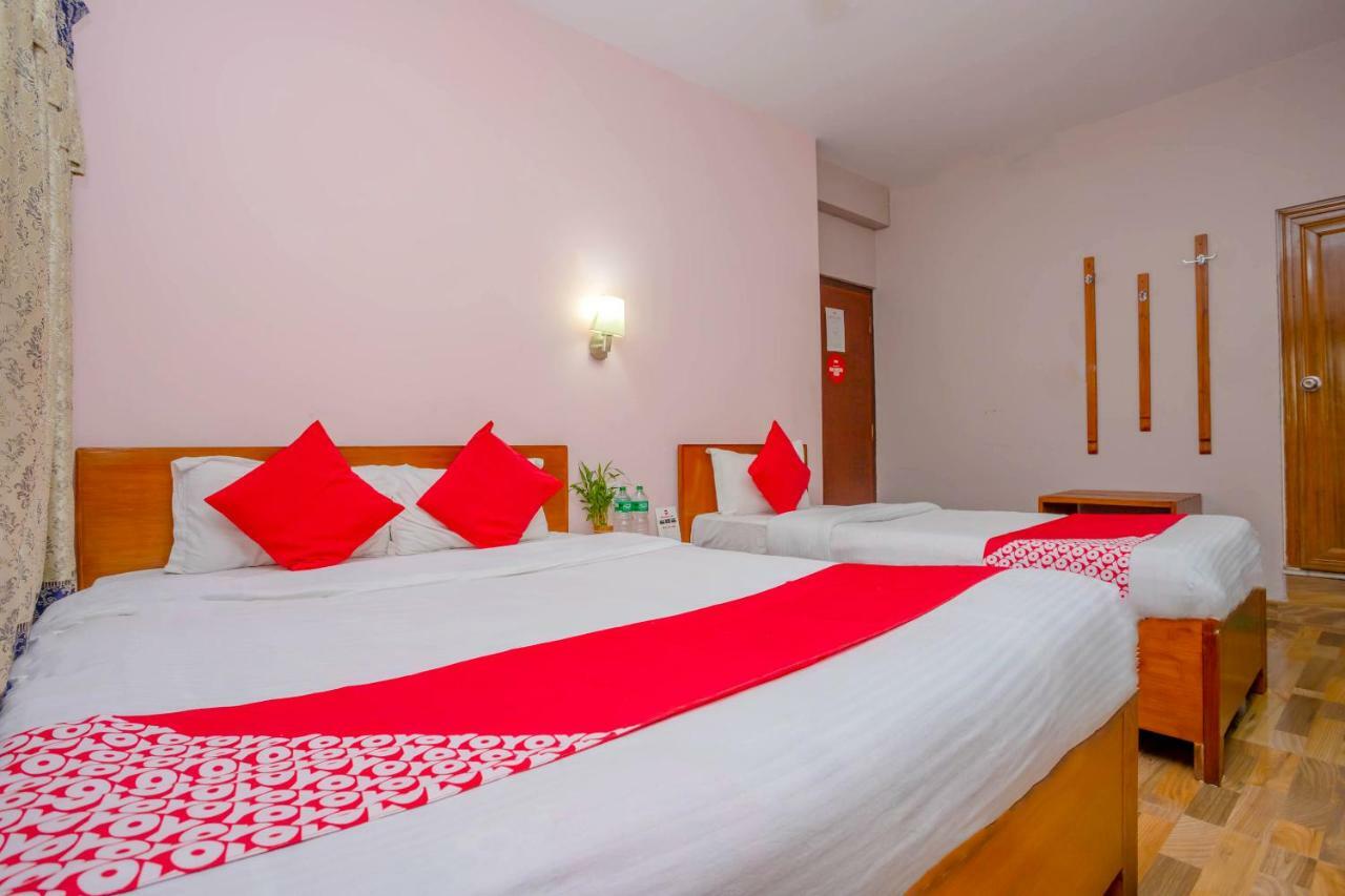Oyo 575 Api Suites Pokhara Eksteriør bilde