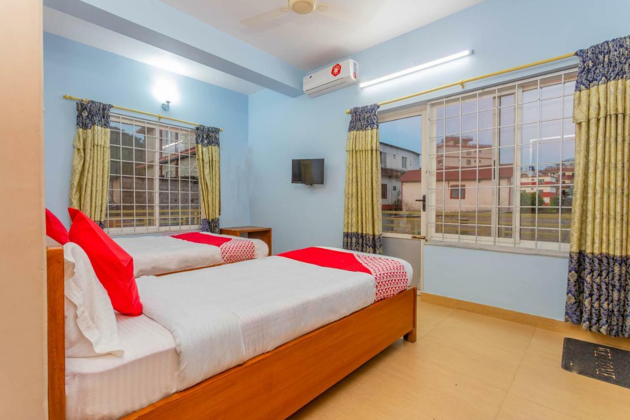 Oyo 575 Api Suites Pokhara Eksteriør bilde