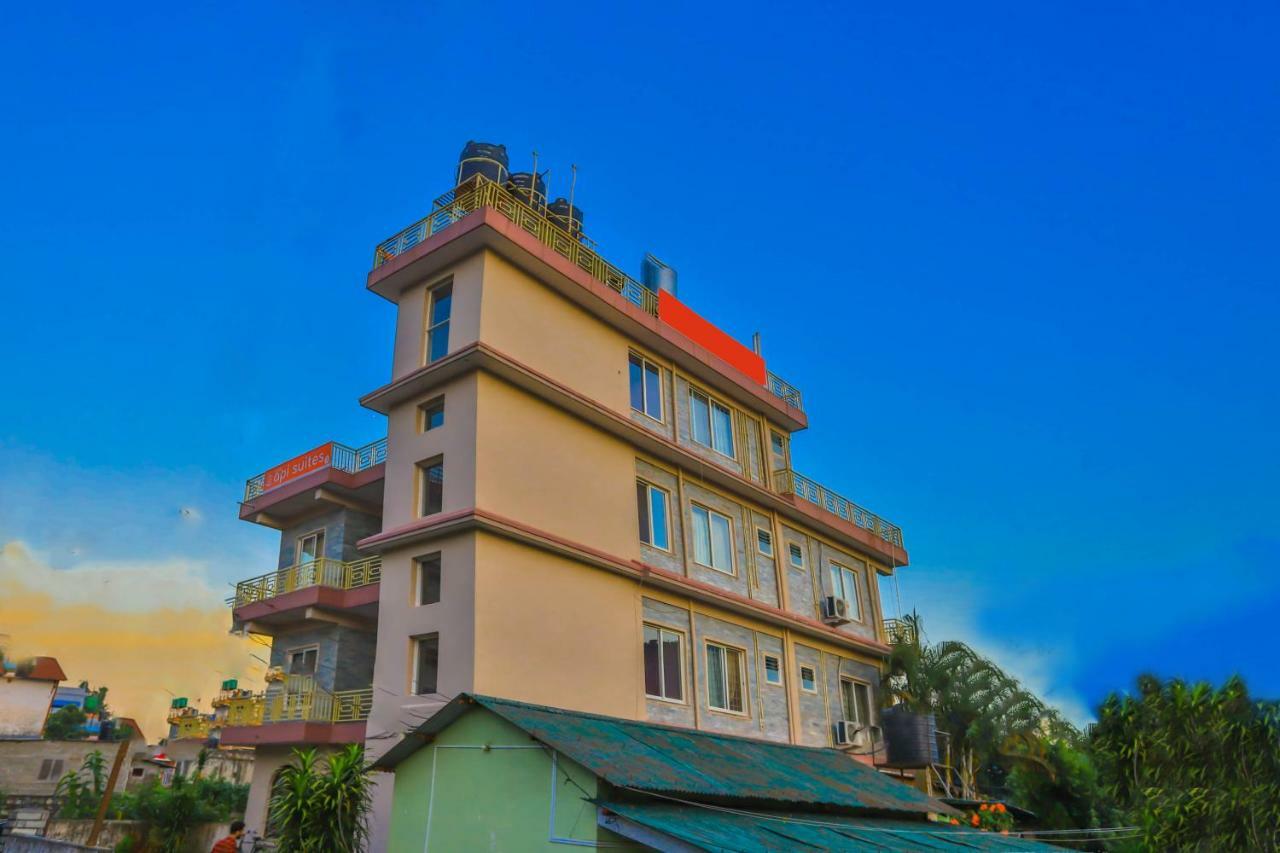 Oyo 575 Api Suites Pokhara Eksteriør bilde