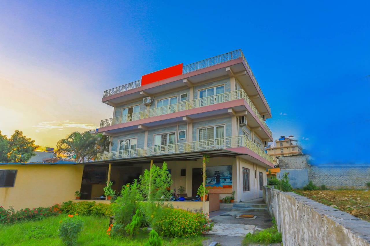 Oyo 575 Api Suites Pokhara Eksteriør bilde