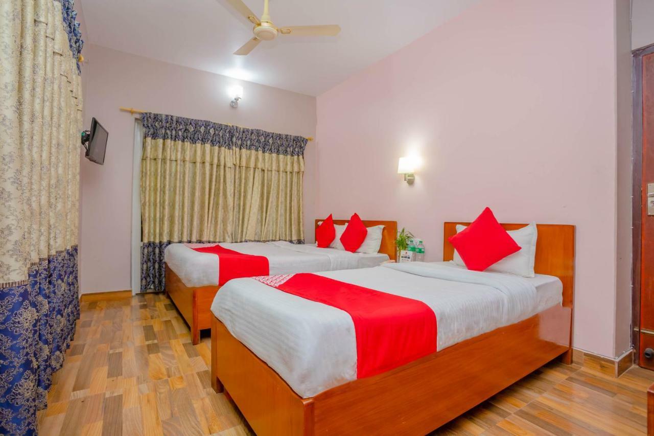 Oyo 575 Api Suites Pokhara Eksteriør bilde