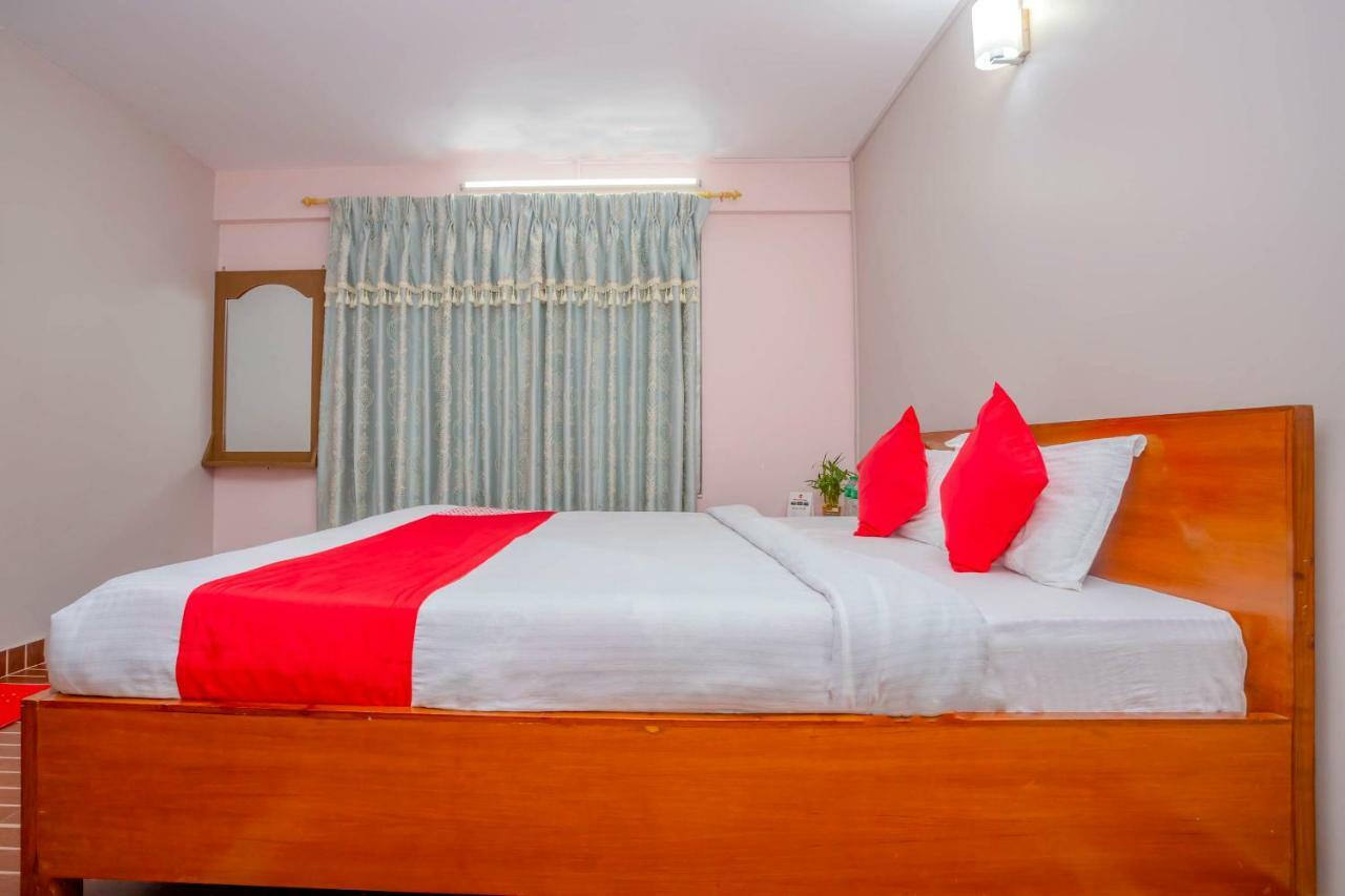 Oyo 575 Api Suites Pokhara Eksteriør bilde