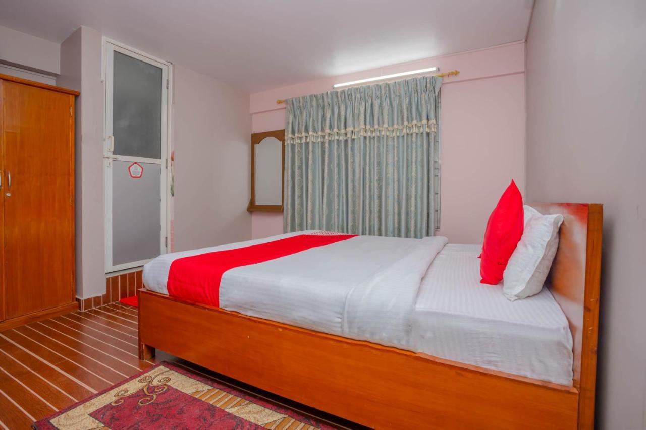 Oyo 575 Api Suites Pokhara Eksteriør bilde