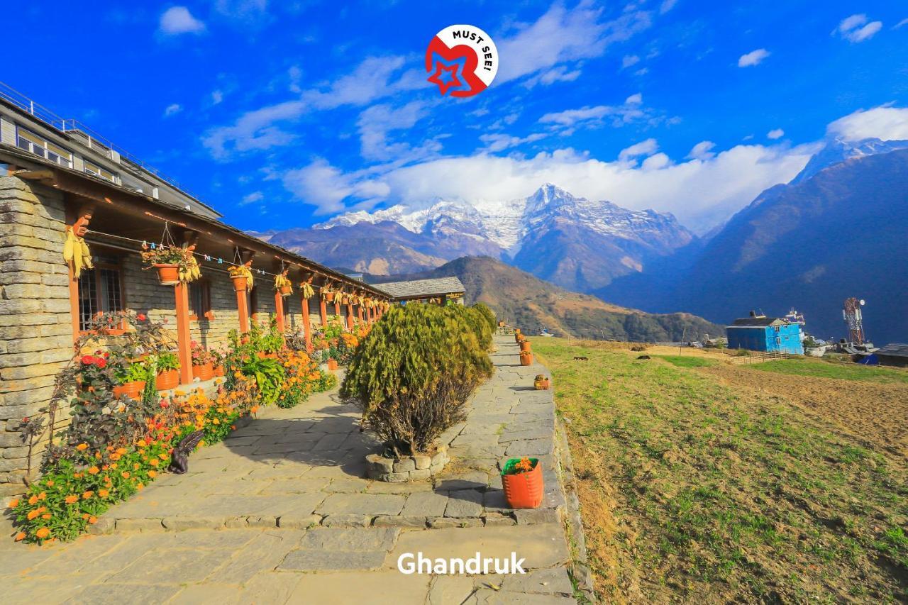 Oyo 575 Api Suites Pokhara Eksteriør bilde