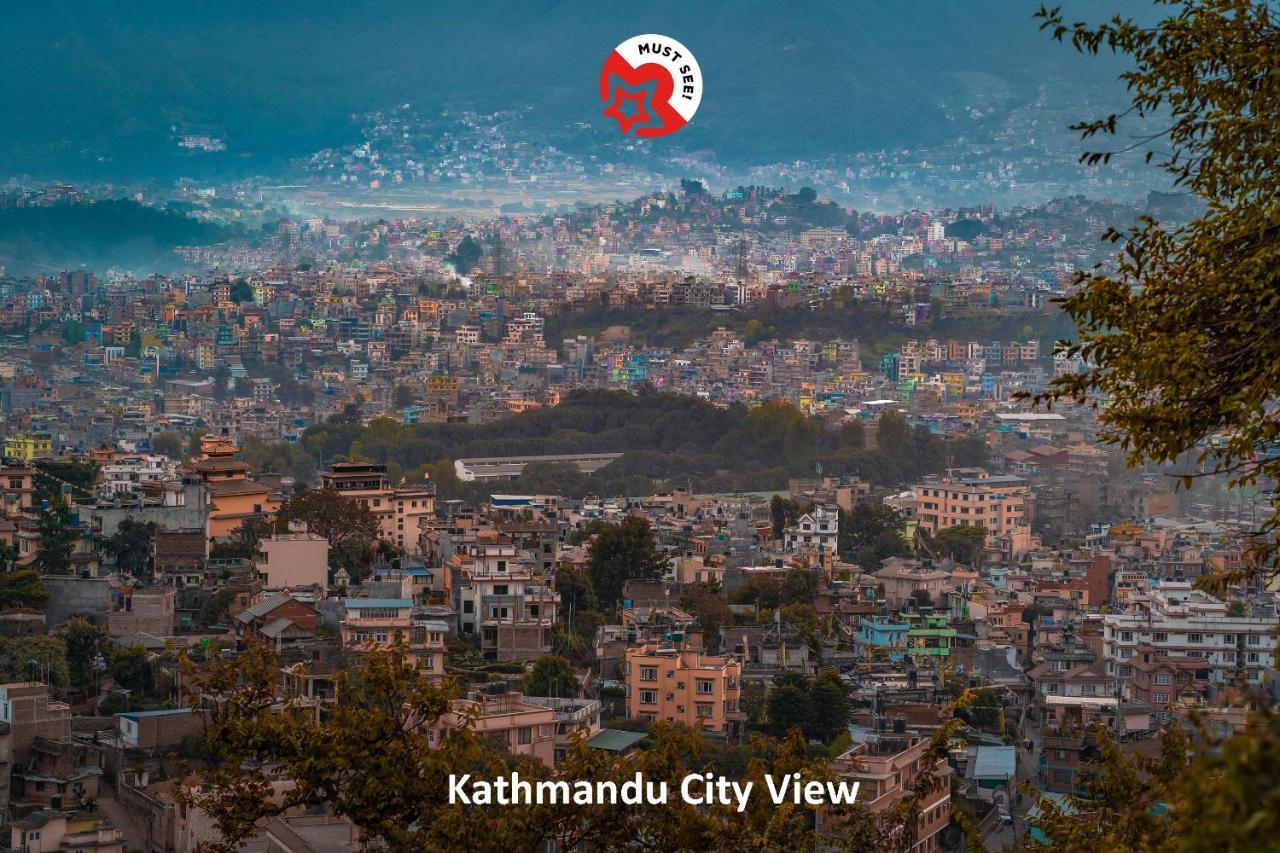 Oyo 575 Api Suites Pokhara Eksteriør bilde