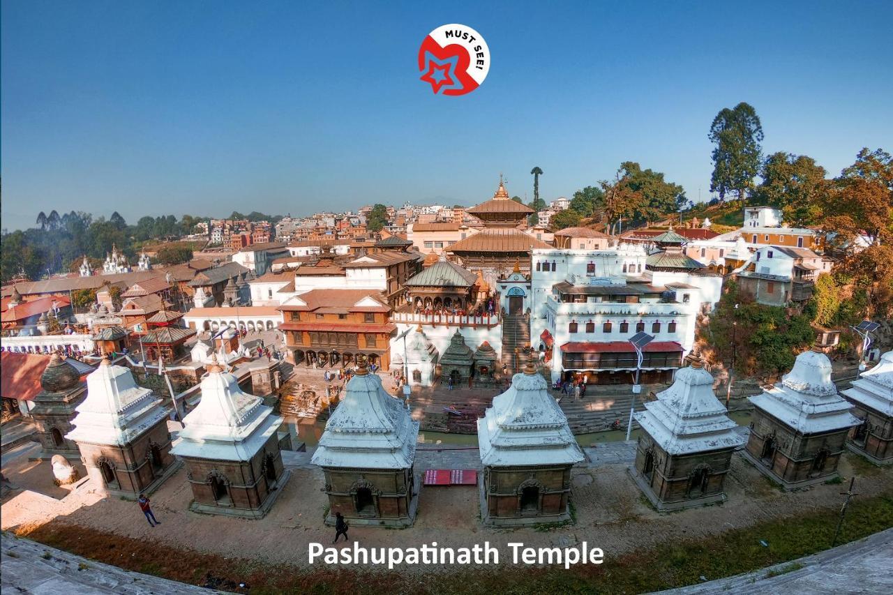 Oyo 575 Api Suites Pokhara Eksteriør bilde